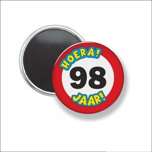 Button Met Magneet 58 MM - Hoera 98 Jaar - NIET VOOR KLEDING