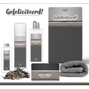 Geschenkset ""Gefeliciteerd!"" - 5 Producten - 710 Gram | Giftset voor hem - Luxe cadeaubox man - Douchegel - Bodylotion - Bodycrème - Scrubzout - Verjaardag - Vader - Wellness - Pakket - Cadeau Geslaagd - Broer - Vriend - Collega - Antraciet Zilver