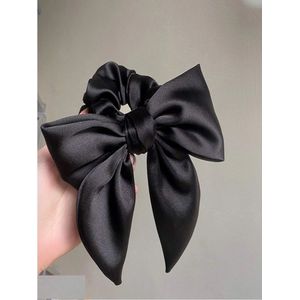 Haarklem -Haarband - haarstrikken - haarstrik - elastiek - haarband dames - diadeem - haarelastiekjes - haarspeld - haarband sport - cadeau - koningsdag - koningsdag accessoires - koningsdag kleding - trendy - trendy nu - pasen