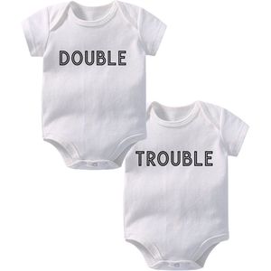 Hospitrix Baby Rompertje Tweeling met Tekst "Double Trouble" | 3-6 maanden | maat 62/68 | Korte Mouw |Tweeling Cadeau| Kraamkado | Cadeau voor Zwangerschap | Bekendmaking | Aankondiging | Aanstaande Moeder | Moederdag