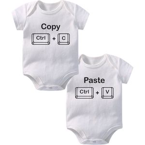 Hospitrix Baby Rompertje Tweeling met Tekst "Copy Paste" | 3-6 maanden | maat 62/68 | Korte Mouw |Tweeling Cadeau| Kraamkado | Cadeau voor Zwangerschap | Bekendmaking | Aankondiging | Aanstaande Moeder | Moederdag