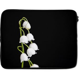 Laptophoes 17 inch - Lelietjes van dalen - Bloemen - Zwart - Flora - Laptop sleeve - Binnenmaat 42,5x30 cm - Zwarte achterkant