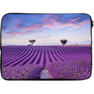 Laptophoes 13 inch - Lavendel - Natuur - Paars - Bomen - Bloemen - Laptop sleeve - Binnenmaat 32x22,5 cm - Zwarte achterkant