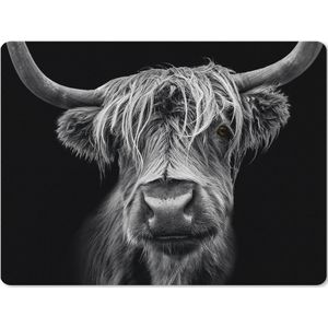 Muismat XXL - Bureau onderlegger - Bureau mat - Schotse Hooglander - Horens - Zwart - Wit - Koe - Wild - Dieren - 80x60 cm - XXL muismat