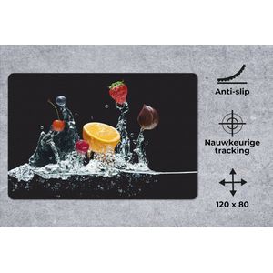 Muismat XXL - Bureau onderlegger - Bureau mat - Water - Fruit - Sinaasappel - Aardbei - Kers - Zwart - 120x80 cm - XXL muismat
