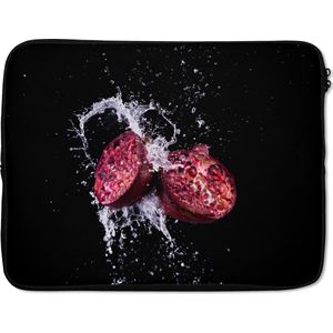 Laptophoes 17 inch - Granaatappel - Fruit - Water - Zwart - Paars - Laptop sleeve - Binnenmaat 42,5x30 cm - Zwarte achterkant