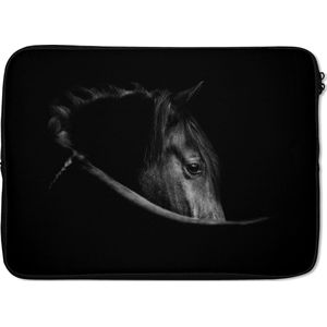 Laptophoes 13 inch - Paarden - Portret - Zwart - Dieren - Laptop sleeve - Binnenmaat 32x22,5 cm - Zwarte achterkant