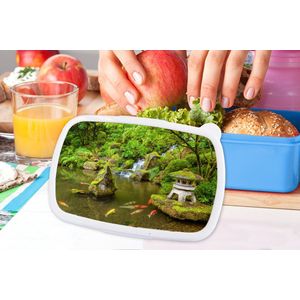 Broodtrommel Blauw - Lunchbox - Brooddoos - Waterval - Koi - Japanse lantaarn - Mos - Water - 18x12x6 cm - Kinderen - Jongen