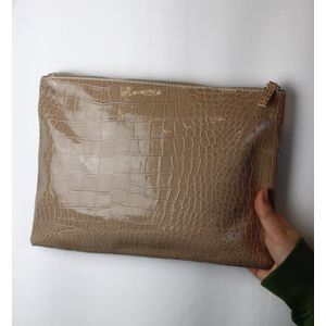 Snaky Clutch Brown