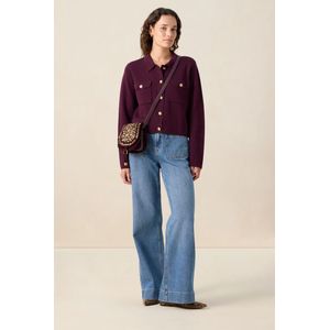 Donkerrood vest met gouden knopen