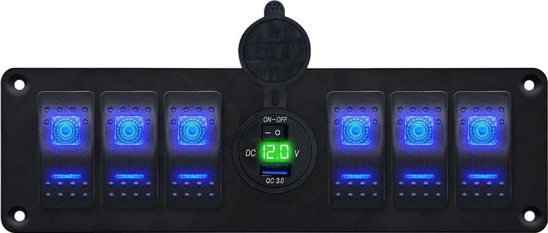 ProRide - Schakelpaneel 12V - USB Stopcontact met Schakelaar/Voltmeter - 5V/2.4A - 6 Schakelaars - Groen