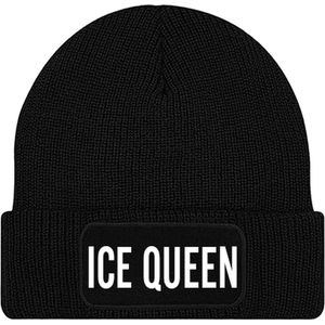 ICE QUEEN muts - Zwart (witte letters) - Beanie - One Size - Uniseks - Grappige teksten | Designs - Wintersport - Aprés ski muts - Ik ben vandaag zo vrolijk - Cadeau