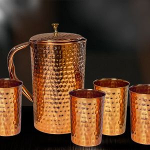 Puur koperen set van kan met 4 bekers gehamerd ± 1,5 liter
