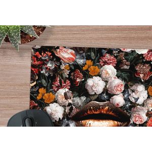 Muismat XXL - Bureau onderlegger - Bureau mat - Lippen - Bloemen - Verf - Oranje - Kunst - Abstract - Oude meesters - 50x50 cm - XXL muismat