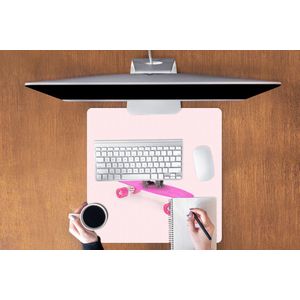 Mousepad xxl - Muismat xxl grappig - Bureau accessoires - Poes - Kitten - Dieren - Skateboard - Roze - 60x60 cm
