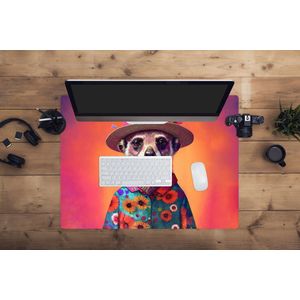 Muismat XXL - Bureau onderlegger - Bureau mat - Meerkat - Bloemen - Hoed - Dieren - Portret - Stokstaartje - 80x60 cm - XXL muismat