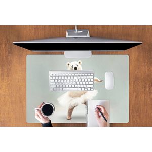 Muismat XXL - Bureau onderlegger - Bureau mat - IJsbeer - Tutu - Wit - Portret - Dieren - Kinderen - 90x60 cm - XXL muismat