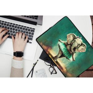 Laptophoes 14 inch - Olifant - Ballerina - Verf - Strik - Portret - Kinderen - Laptop sleeve - Binnenmaat 34x23,5 cm - Zwarte achterkant