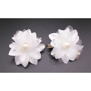 2 roosjes klein met duckklem wit met glinster+parel en diamantjes