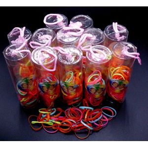 Kokers transparant gevuld met gekleurde haarelastiekjes set van 12 stuks.