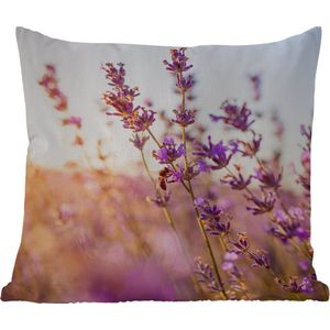 Tuinkussen - Lavendel - Close-up - Zon - Bloemen - Paars - 40x40 cm - Weerbestendig