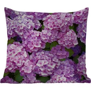 Sierkussen Buiten - Bloemen - Hortensia - Struik - Roze - Bloemblaadjes - 60x60 cm - Weerbestendig