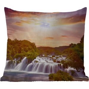 Sierkussen Buiten - Waterval - Landschap - Zon - Wolken - Zonsondergang - 60x60 cm - Weerbestendig