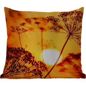 Sierkussen Buiten - Planten - Bloemen - Zonsondergang - Oranje - 60x60 cm - Weerbestendig