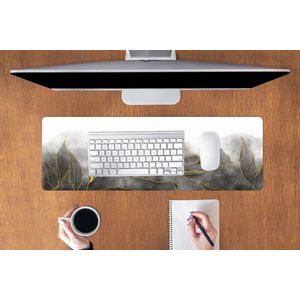 Muismat XXL - Bureau onderlegger - Bureau mat - Marmer print - Zwart - Goud - Luxe - Marmer printlook - 90x30 cm - XXL muismat