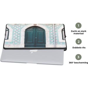 Laptophoes 14 inch - Deur - Hout - Groen - Huis - Laptop sleeve - Binnenmaat 34x23,5 cm - Zwarte achterkant