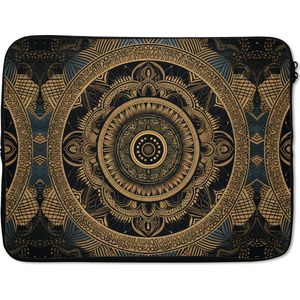 Laptophoes 17 inch - Mandala - Goud - Bohemian - Luxe - Laptop sleeve - Binnenmaat 42,5x30 cm - Zwarte achterkant