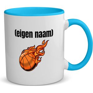 Akyol - basketbal vuur met eigen naam koffiemok - theemok - blauw - Basketbal - iemand die op basketbal zit - sport - verjaardag cadeau - kado - bal - wedstrijdsport - 350 ML inhoud