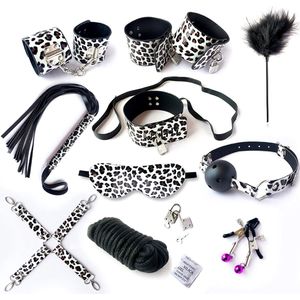 Panterprint - Bondage Set - Bondageset - Erotisch - Bondage - Luxe set - Speeltjes Voor Volwassen - Game Erotische BDSM - Handboeien - Seks Spel - Zweep - Tepelklemmen - SM – Zwart – seks speeltjes