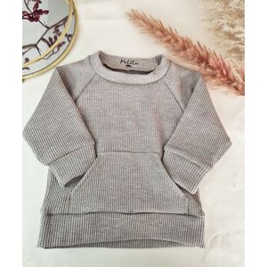 Ronja Beige baby trui - met voorzakje | Truitjes & Vestjes | PETITE EvelinaApparel
