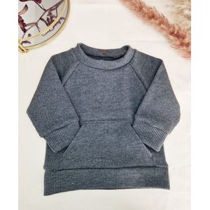 Ronja Donker Grijs baby trui - met voorzakje | Truitjes & Vestjes | PETITE EvelinaApparel