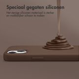 Accezz Liquid Silicone Backcover met MagSafe iPhone 16 - Telefoonhoesje Bruin