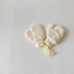 Ychee - Unisex Kinder handschoenen - Wanten met Koord - Winter - Pluche - Polyester - Outdoor - 1-4 jaar - Wit Creme