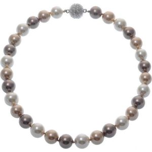 Behave Klassieke parelketting met magneetsluiting met steentjes.