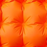 vidaXL - Kampeermatras - met - kussen - zelfopblazend - 1-persoons - oranje