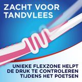 Aquafresh - Clean & Flex Medium - Tandenborstel - 3 Stuks
