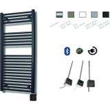 Elektrische design radiator sanicare plug & play 111,8x60 cm mat zwart 730 watt met zwarte thermostaat en bluetooth links