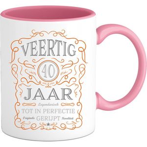 40 Jaar Legendarische Gebrouwen Mok met tekst | Oranje - Zilver | Grappig Verjaardag Beker Cadeau | Bedrukte Mokken | Roze | 330 ML