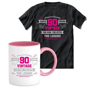 90 Jaar Legend T-shirt met mok giftset Roze | Verjaardag cadeau pakket set | Grappig feest shirt Heren – Dames – Unisex kleding | Koffie en thee mok | Maat M