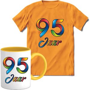 95 Jaar Vrolijke Verjaadag T-shirt met mok giftset Geel | Verjaardag cadeau pakket set | Grappig feest shirt Heren – Dames – Unisex kleding | Koffie en thee mok | Maat L
