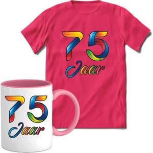 75 Jaar Vrolijke Verjaadag T-shirt met mok giftset Roze | Verjaardag cadeau pakket set | Grappig feest shirt Heren – Dames – Unisex kleding | Koffie en thee mok | Maat M