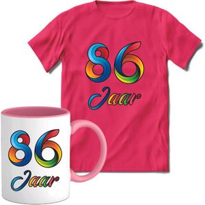 86 Jaar Vrolijke Verjaadag T-shirt met mok giftset Roze | Verjaardag cadeau pakket set | Grappig feest shirt Heren – Dames – Unisex kleding | Koffie en thee mok | Maat L