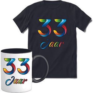 33 Jaar Vrolijke Verjaadag T-shirt met mok giftset Zwart | Verjaardag cadeau pakket set | Grappig feest shirt Heren – Dames – Unisex kleding | Koffie en thee mok | Maat 3XL