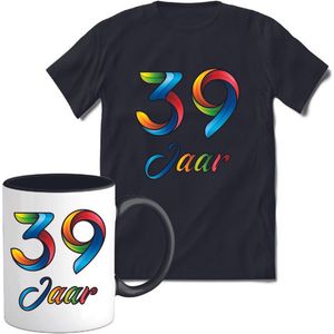 39 Jaar Vrolijke Verjaadag T-shirt met mok giftset Zwart | Verjaardag cadeau pakket set | Grappig feest shirt Heren – Dames – Unisex kleding | Koffie en thee mok | Maat M