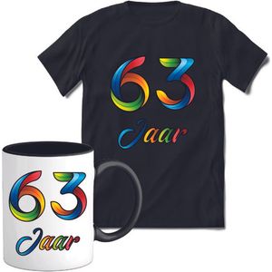 63 Jaar Vrolijke Verjaadag T-shirt met mok giftset Zwart | Verjaardag cadeau pakket set | Grappig feest shirt Heren – Dames – Unisex kleding | Koffie en thee mok | Maat 3XL