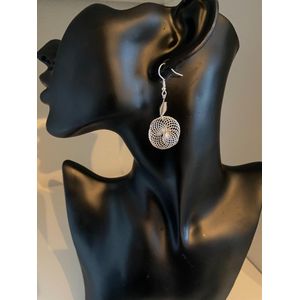 Zilverkleurig spiraalrondje oorbellen | Moederdag | Verjaardagscadeau| Cadeautje| Valentijnsdag| Kado | sieraden | vaderdag | oorbellen | oorsieraden